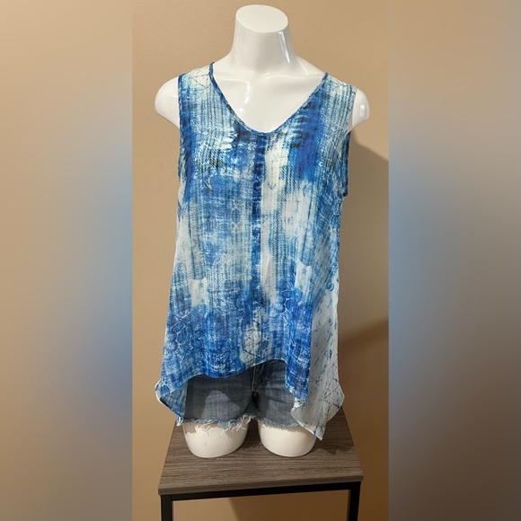 TWO BY VINCE CAMUTO SLEEVELESS BLOUS IN MIX SHADES OF BLUE IN SIZE MEDIUM - Picture 3 of 7